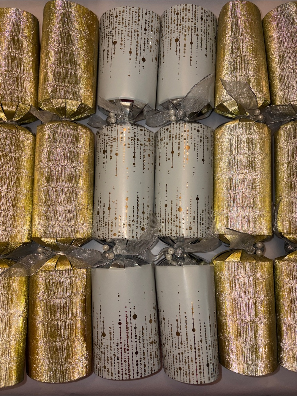 Kirkland Signature Gold and White Festive Party Crackers